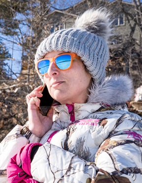 Young woman speaking on cell phone